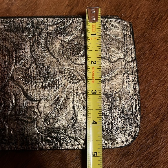Patricia Nash St Croce distressed Gold Metallic Wristlet - Picture 6 of 6